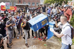 Трамп захотел приравнять антифашистов к террористам