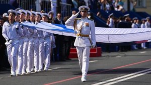 В Петербурге прошел главный военно-морской парад