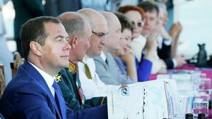 Медведев принял участие в торжествах в Севастополе в День ВМФ