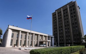 Twitter заблокировал аккаунт посольства России в Сирии после критики "Белых касок"