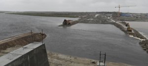 В Карелии прошла церемония перекрытия русла реки Кемь на стройплощадке Белопорожских ГЭС.