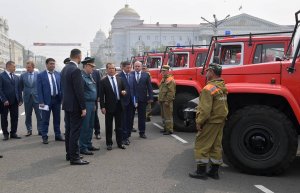 Медведев осмотрел в Чите специализированную лесопожарную технику
