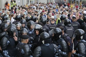 «Остались без денежных компенсаций и отгулов» Полицейским не заплатили за жесткий разгон митинга оппозиции 27 июля в Москве