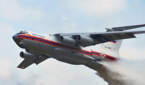 Самолеты Ил-76 за первый день работы потушили 23 тыс. гектаров горящих лесных массивов в Сибири