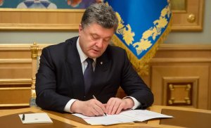Порошенко заявил, что «лично писал» текст минских соглашений (Экс-президент Украины сообщил, что помогала ему Ангела Меркель)