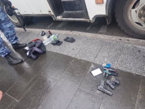 У участника протестной акции в Москве нашли оружие (3 августа прогулка по бульварам москвы прямой эфир)