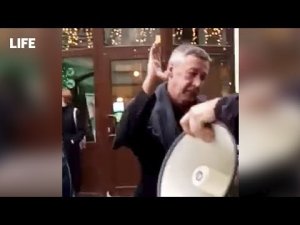 Воскресное: Пьяный Михаил Ефремов "разгонял" ОМОН в центре Москвы