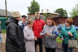 Активисты ОНФ в Коми помогли вернуть мусорные контейнеры в микрорайон Красная Гора в Сыктывкаре