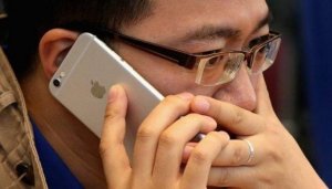 Американец подал в суд на Apple за прослушивание разговоров помощником Siri