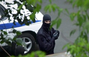 Правозащитники сообщили об обысках у троих сотрудников ФБК