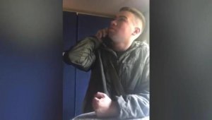 «Мама, они меня сейчас бить будут». Под Орлом задержали буйного пассажира поезда (Молодой человек сначала плакал, а затем начал бить полицейских)
