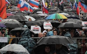 Волонтеры назвали итоговые данные о численности акции в центре Москвы. По данным «Белого счетчика», в акции на проспекте Сахарова приняли участие около 49,9 тыс. человек. Полиция сообщала о 20 тыс.