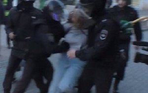 Официальная информация (В МВД опровергли данные СМИ о сотруднике полиции, ударившем в живот девушку на митинге)