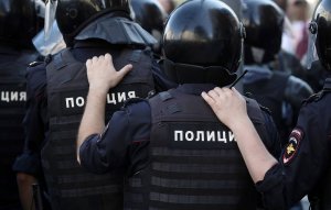 Судебные приставы выявили 26 млн рублей долгов у задержанных на акции 27 июля