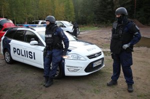 Финская полиция подозревает трех депутатов в разжигании ненависти по отношению к группам населения. Подозрения связаны с постами в социальных сетях и выступлением в парламенте