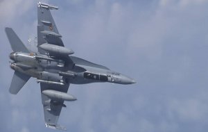 Стало известно, какой стране принадлежит F-18, приблизившийся к борту Шойгу