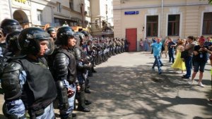 Ветераны спецслужб: Государство должно защищать полицейских и их семьи от угроз экстремистов (Росгвардия отреагировала на угрозы и оскорбления в адрес спецназовцев )