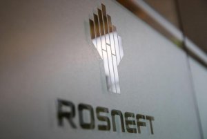 Роснефть уведомила своих покупателей о переводе всех новых контрактов на экспорт нефтепродуктов на оплату в евро