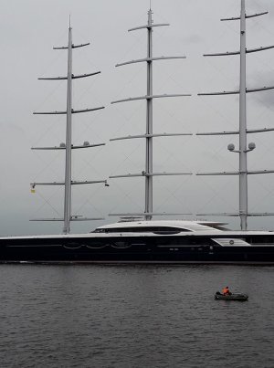 В Петербург пришла "Чёрная жемчужина" – одна из самых инновационных суперъяхт в мире