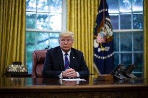Экс-глава ФРБ Нью-Йорка назвал переизбрание Трампа "угрозой для экономики США и всего мира"