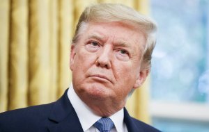 Politico: Трамп распорядился пересмотреть военную помощь Украине