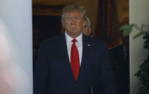 Трамп отменил визит в Польшу из-за урагана