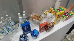 [субботнее]  В визовом центре Финляндии накормили стоящих в очереди петербуржцев