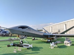 Китайский ударный беспилотник сломался на авиасалоне МАКС-2019  (В ходе демонстрации на открытой части экспозиции у беспилотника сломались все три стойки шасси)