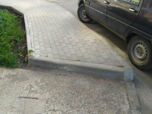 Третий год на те же грабли: после благоустройства кировские дворы остаются недоступными для маломобильных