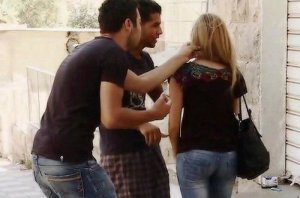 Имам мечети в Кёльне пояснил, что беженцы насилуют немок из-за их приятного запаха