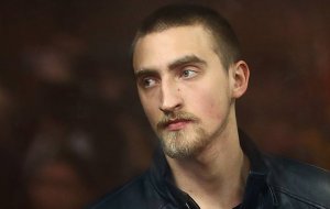Павел Устинов приговорен к 3,5 года колонии за нападение на бойца ОМОН на акции 3 августа