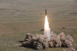 На учениях "Центр-2019" ракету уничтожили в стратосфере (В ВС РФ началось стратегическое командно-штабное учение "Центр-2019")