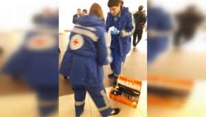 В Петербурге охранники магазина одежды избили двух мужчин за якобы воровство кепок. Один из них получил серьезное сотрясение мозга и сломанную челюсть, находится в больнице. Судьба второго неизвестна