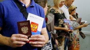 «Число желающих будет расти»: жители ДНР и ЛНР подали почти 90 тысяч заявлений на гражданство РФ.
