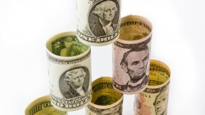 Омич организовал в городе финансовую пирамиду.