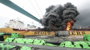 СМИ: на борту загоревшегося в Южной Корее судна находились россияне