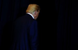 Экс-сотрудники спецслужб США потребовали привлечь Трампа к ответу за разговор с Зеленским