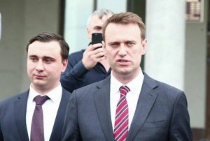 Почему Навальный закрывает глаза на коррупцию в семье директора ФБК Жданова