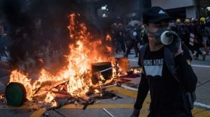 Протесты в Гонконге в день 70-летия КНР. Полиция впервые стреляла боевыми патронами