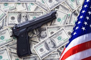 " .....своими руками пилить сук, на котором они сидят, но скоро они грохнутся"  (Путин считает ошибкой использование доллара в качестве политического оружия)