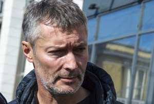 Ройзман заподозрил давших условный срок актеру Устинову в гомосексуализме