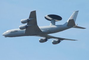 Тыкая пальцем в AWACS.