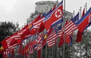 Делегации КНДР и США прервали переговоры в Швеции  (Представитель МИД КНДР Ким Мён Гиль заявил, что США "ничего не принесли за стол переговоров")