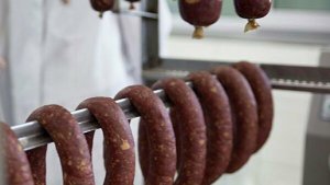 В Германии два человека умерли из-за зараженной колбасы.