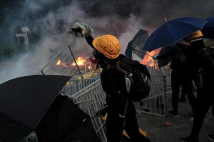 На «майдане» в Гонконге задержана группа украинцев.