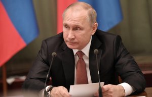 Путин повысил зарплаты президенту и премьер-министру