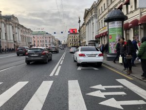 [От панорамы]  Поребрики на Невском проспекте заменят бордюрами