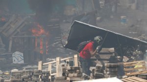 Протестующие в Эквадоре перекрыли подъезды к аэропорту столицы страны.