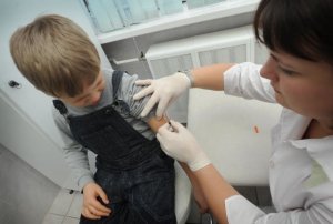 Корь, краснуха, дифтерия… Почему родители отказываются от вакцинации детей?