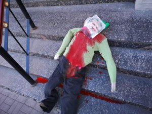 Тело в крови на ступенях синагоги: в Киеве напали на Коломойского